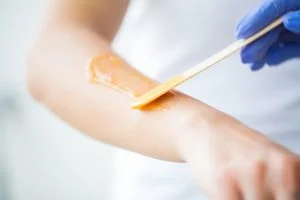 Enthaarung Wien Hietzing Waxing Wachsbehandlung Haare weg